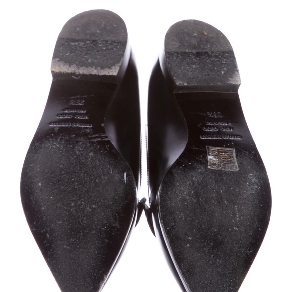 Nicholas Kirkwood
Pointed-Toe Snakeskin Loafers
Size: 5.5 |IT 35.5 - Picture 5 of 5